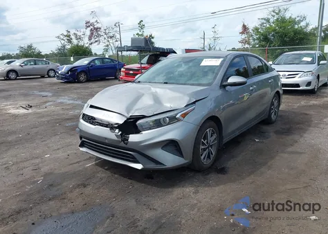 2022 Kia Forte Lxs z USA, uszkodzony, nr VIN 3KPF24AD4NE472231